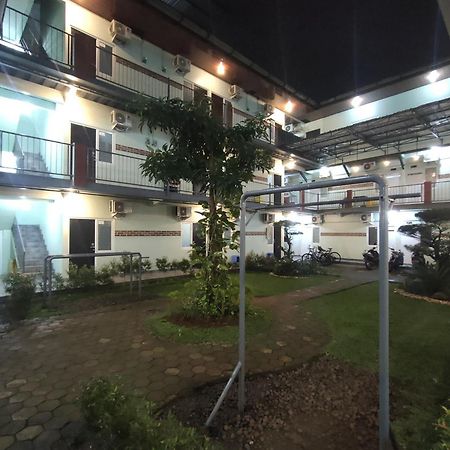 Puspiptek Residence Syariah Mitra Reddoorz Серпонг Экстерьер фото
