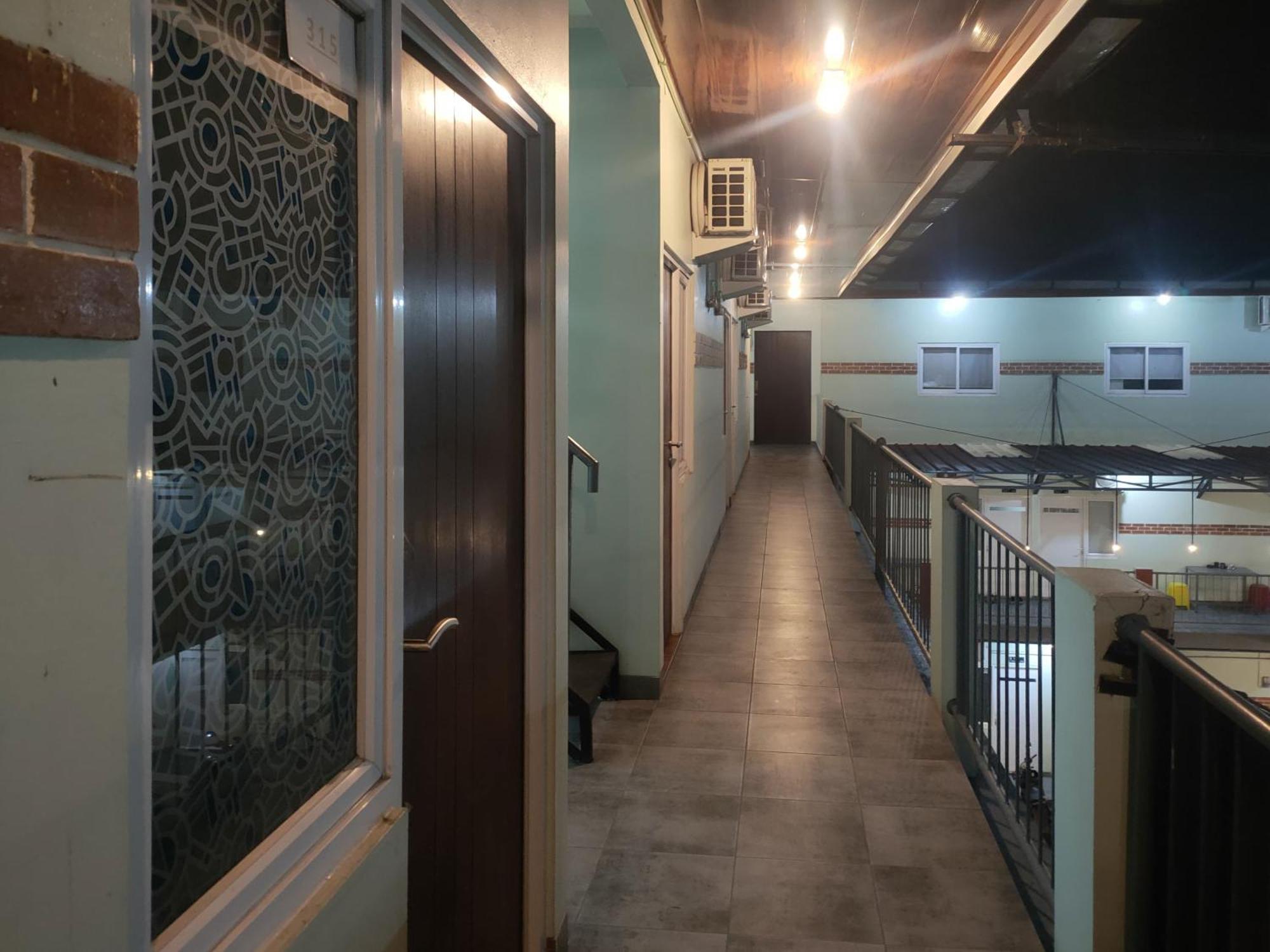 Puspiptek Residence Syariah Mitra Reddoorz Серпонг Экстерьер фото